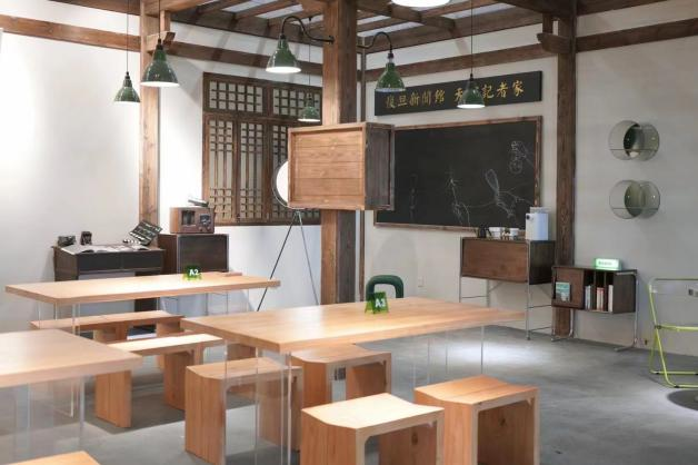 在小小影视影院，怎么“看戏”？